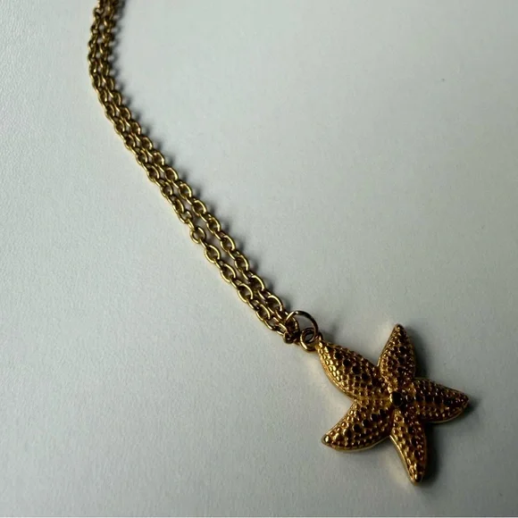 GOLD TONE Starfish Pendant Necklace - Picture 4 of 6